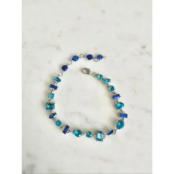 Shades of blue rhinestone statement bracelet - Picture 2 of 2